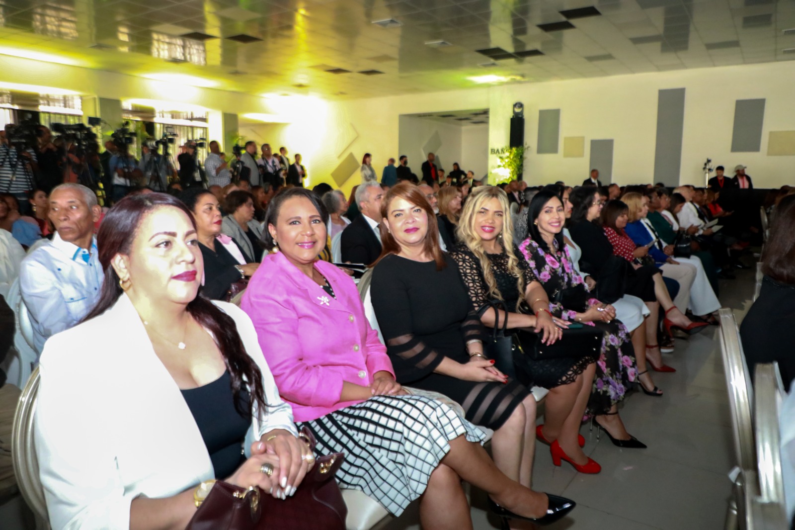 MUJERES EJECUTIVAS MUJERES EJECUTIVAS